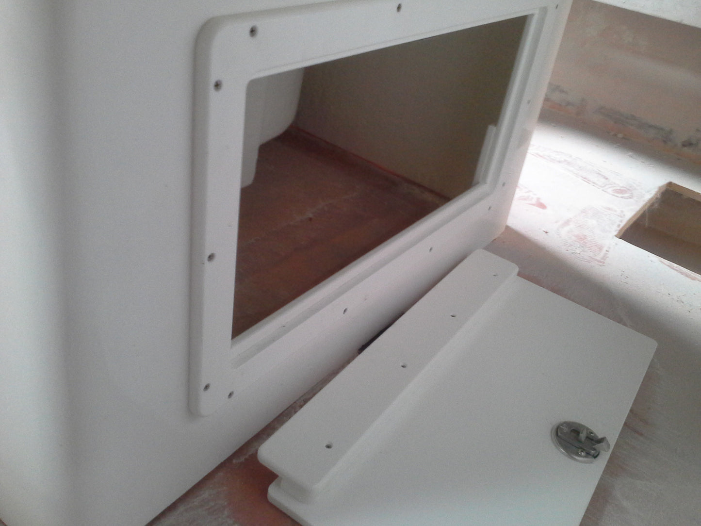 Hinge less Design